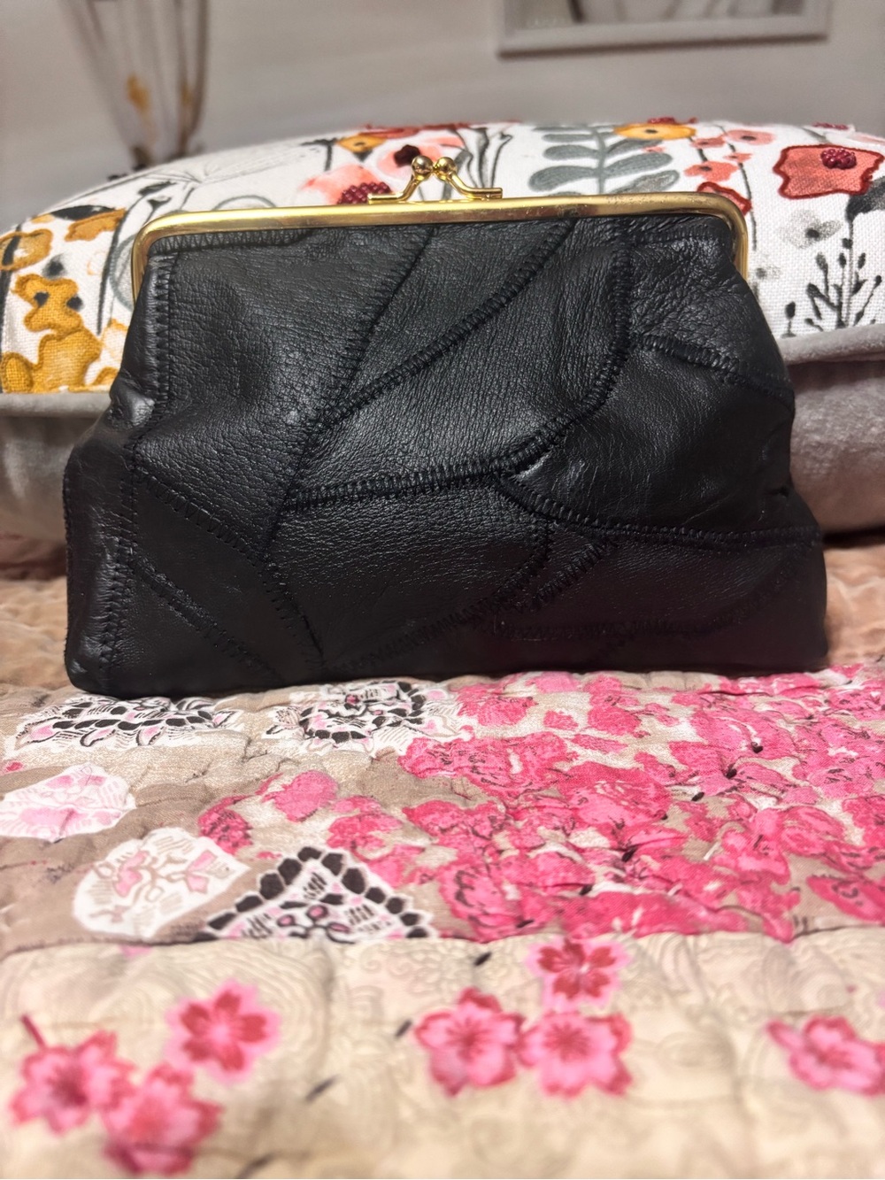 American Vintage Black Leather Kiss-Lock Frame Clutch